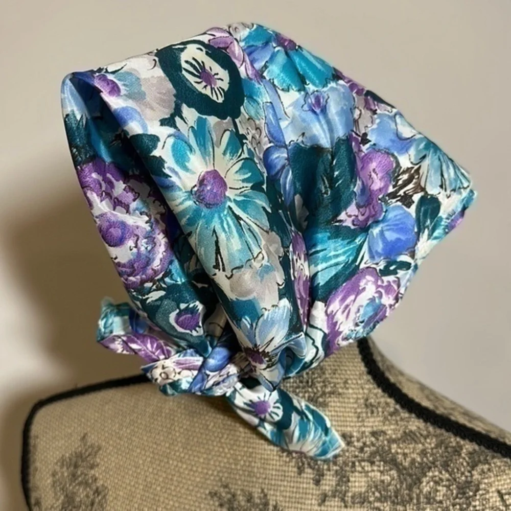 Handcrafted vintage floral blue/purple lightweight polyester scarf 22x21”